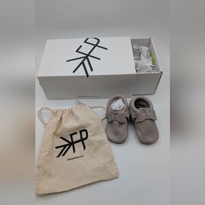 Freshly picked Genuine Leather Moccasins Salt Flats Bow Baby Shoes Size 2